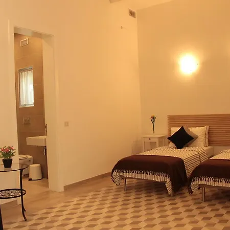 Papaya Suites بيت ضيافة *