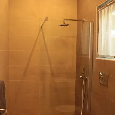 بيت ضيافة Papaya Suites سانت جوليان