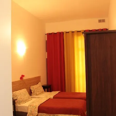 Papaya Suites بيت ضيافة *